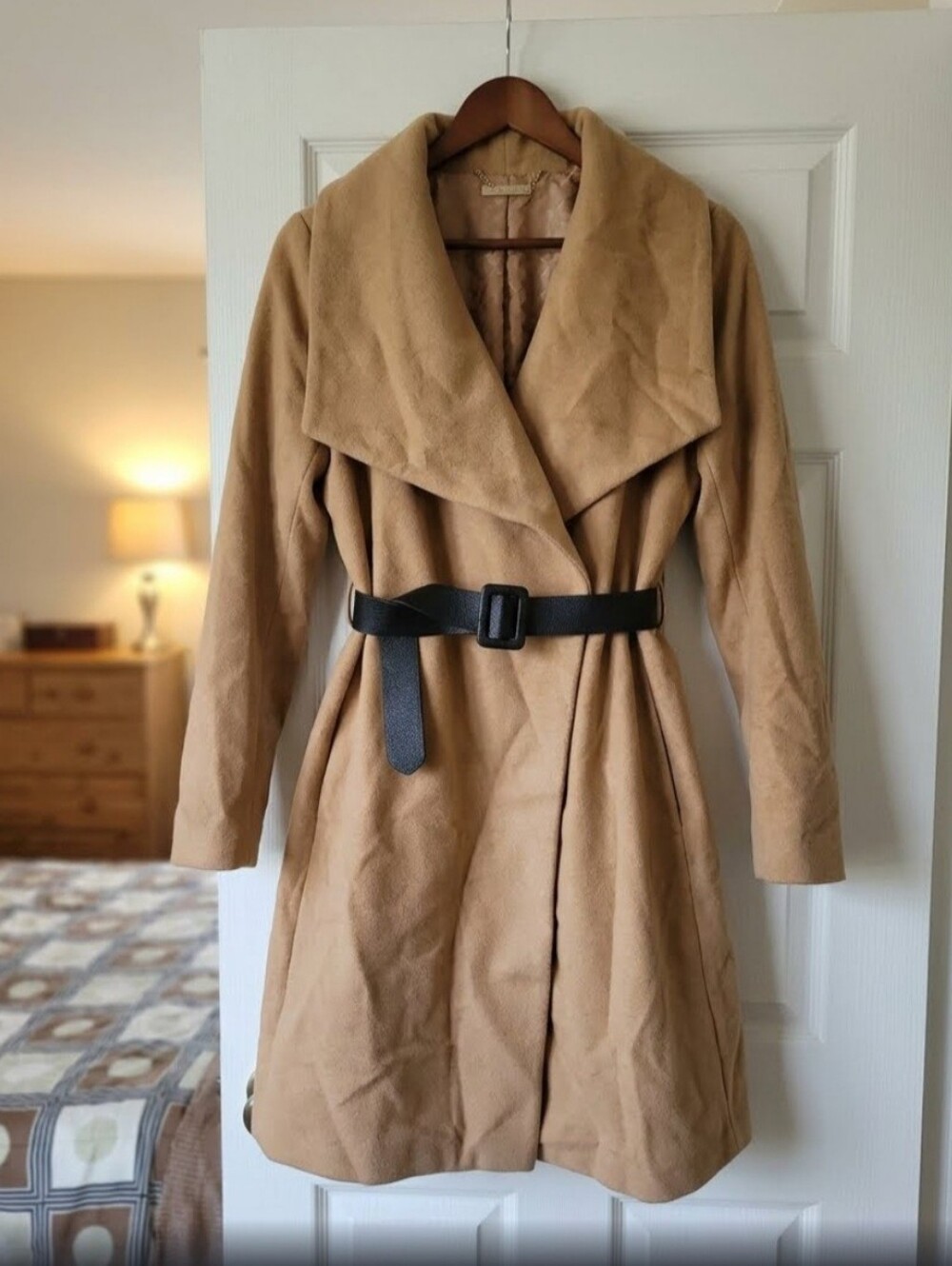 Authentique Beautiful Diane von Furstenberg (DVF) Camel Wrap Coat for Sale
